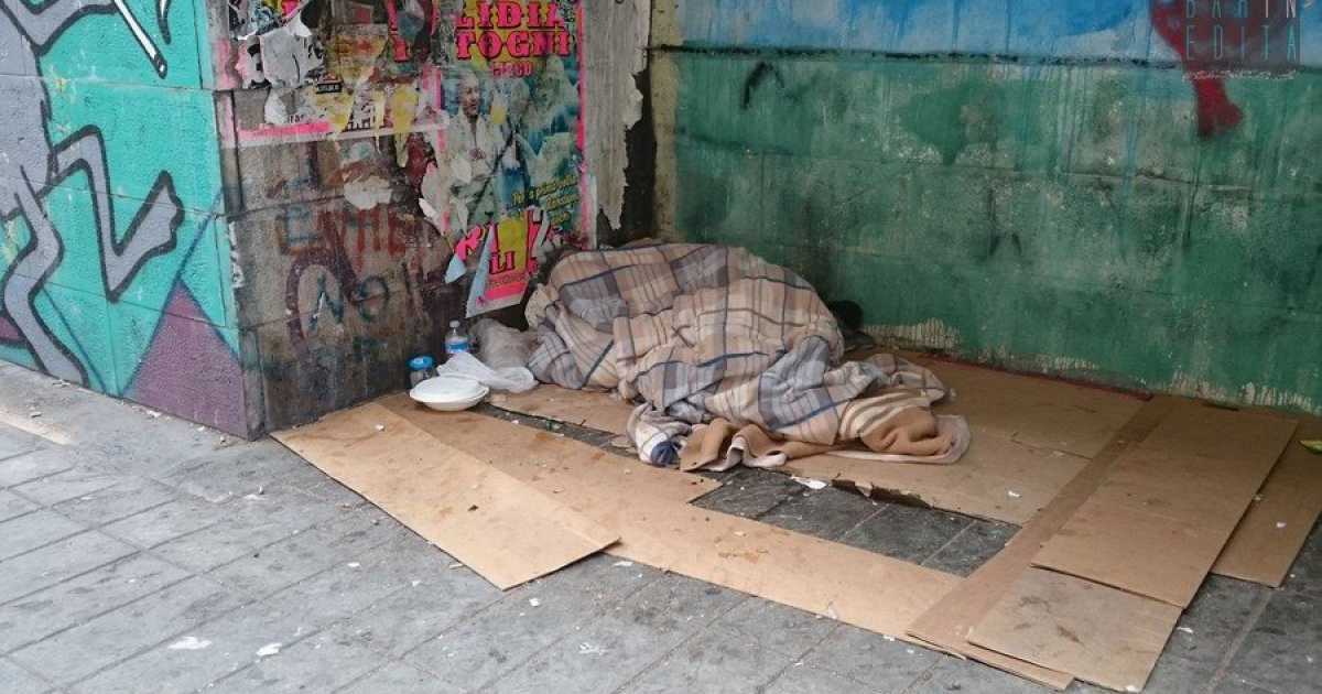 La storia di Kashmir, che vive da mesi in pieno centro: sotto il ponte di corso Cavour